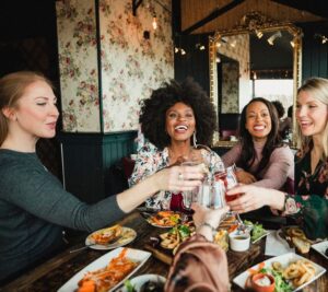 Restoran yang Didukung Selebriti Membantu Pengembang dan Tuan Tanah Mendorong Kunjungan Pejalan Kaki dan Memberi Makan Basis Penggemar Lokal