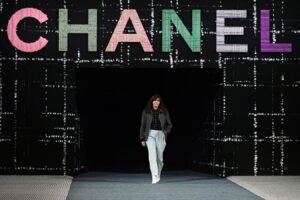 Chanel Untuk Mengubah Arah Kreatif.  Apakah Konsumen Barang Mewah Siap Menghadapinya?