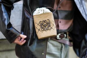 Menyeimbangkan Warisan Dengan Budaya Konsumen Modern