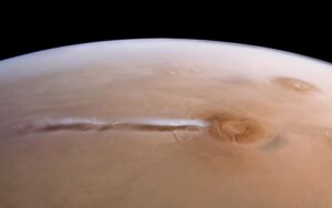Awan Memanjang Arsia Mons