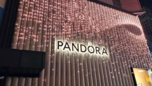 Pandora Jewelry Menang Dan Akan Terus Menang Dengan Strategi Yang Tepat Di Saat Yang Tepat