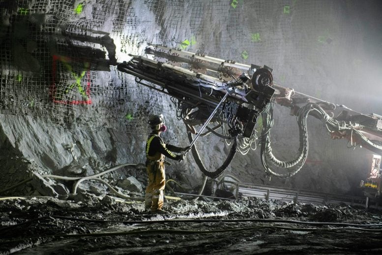 Pekerja Menggali Gua untuk DUNE