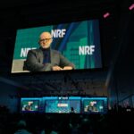 Berkembang Tapi Tetap Teguh Pada Akar Anda, Kata CEO Burberry