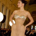 Schiaparelli memulai couture haute paris dengan pandangan cerah