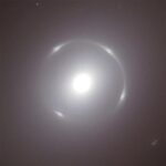Einstein Ring di sekitar Galaxy NGC 6505 Close Up