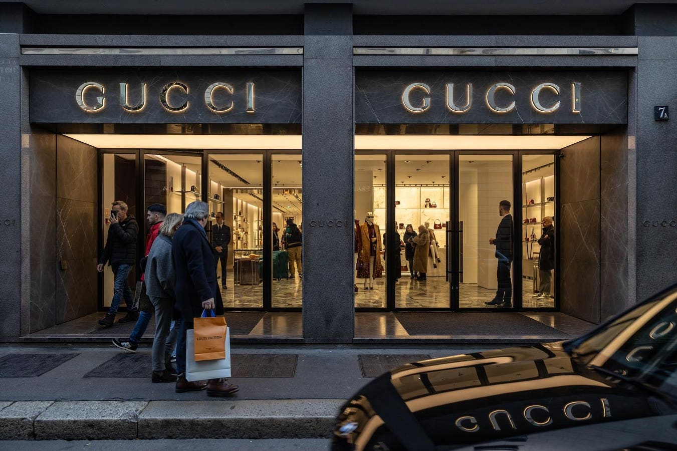 Gucci menyiapkan reset sebagai sutradara kreatif de sarno keluar