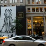 Mengapa akuisisi Stuart Weitzman dari Tapestry adalah Win/Win untuk keduanya