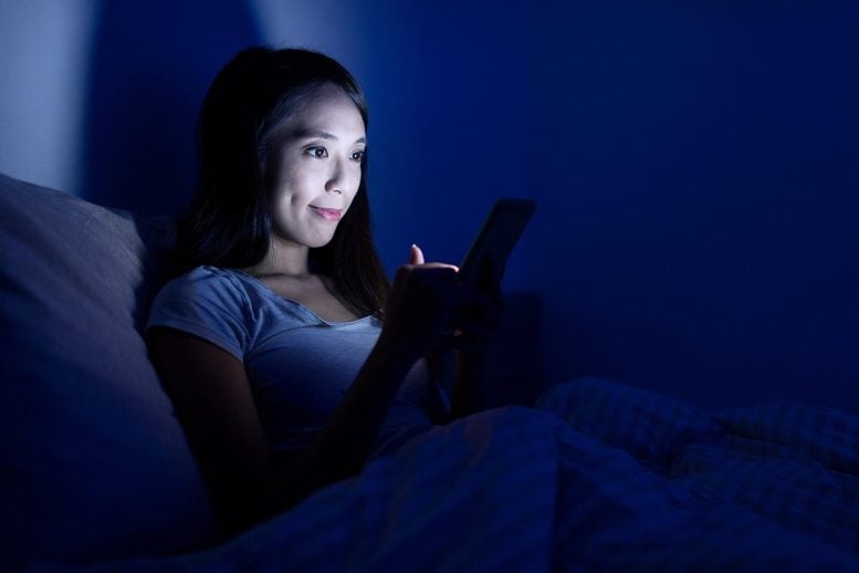 Tempat Tidur Smartphone Wanita