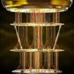 Mesin komputer kuantum emas tutup