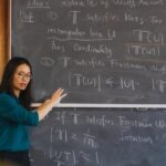 Hong Wang mempresentasikan pekerjaannya