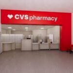 Saat Walgreens mempersiapkan diri untuk pemilik baru, CVS Health mencoba toko obat yang lebih kecil
