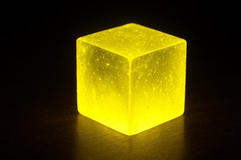 Kubus Kuning Bersinar