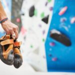 Sepatu panjat tebing dalam ruangan