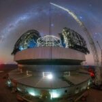 ESO crane konstruksi teleskop yang sangat besar
