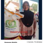 Kasih Pelayanan Kampung Rantau Jaya, Kecamatan Banjit" Lilis Sumarti, Bersama Aparatur Kampung Lainnya Menyalurkan Bantuan Beras Cadangan Pangan Pemerintah (CPP) Tahun 2025