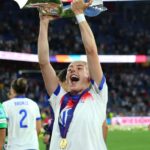 Olahraga wanita disampaikan untuk penggemar. Sekarang juga memberikan bisnis