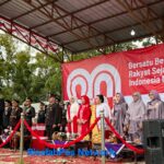 Dandim 0427/Way Kanan Bersama Ketua Persit KCK Cabang L Hadiri Upacara Penurunan Bendera Merah Putih Dalam Rangka HUT RI ke-80 di Lapangan Korpri