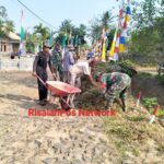 Jum’at Bersih, Danramil 427-04/Bahuga Kerahkan Pasukan Bantu Warga Bersihkan Kampung