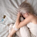 Overdosis Obat Tempat Tidur Wanita Senior yang Tidak Bahagia