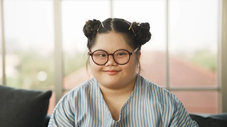 Sindrom Kacamata Down Gadis Muda