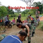 Bukti Nyata Koramil 427-05/Banjit-Kodim 0427/Way Kanan: Bersama Masyarakat Mengadakan Karya Bukti Nyata Koramil 427-05/Banjit-Kodim 0427/Way Kanan: Bersama Masyarakat Mengadakan Karya Bakti Sosial Perbaiki Rumah Warga Kurang Mampu