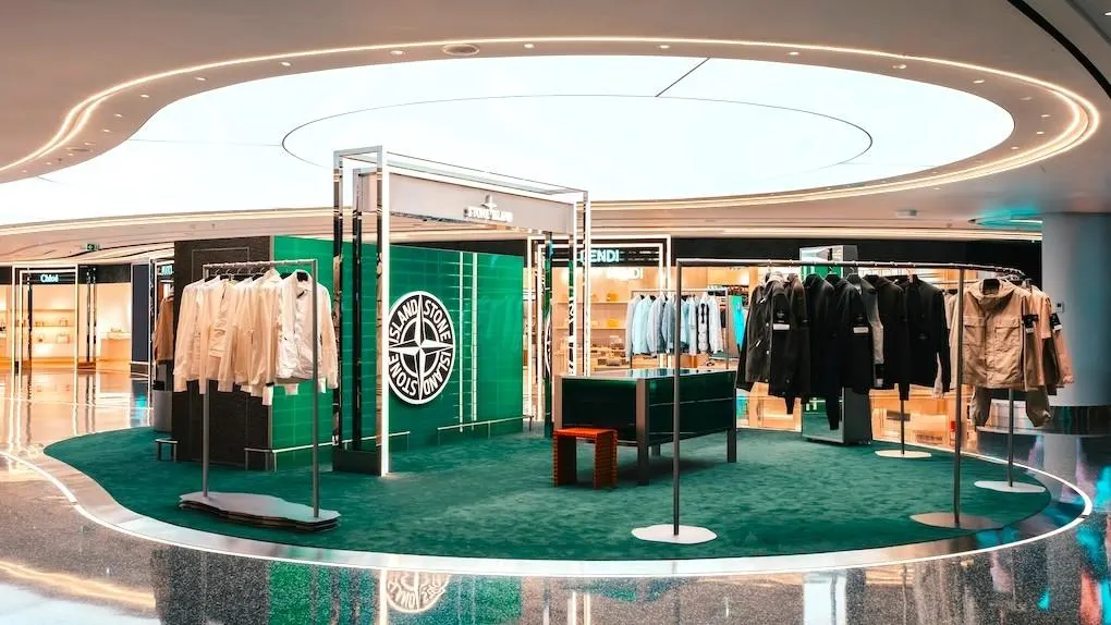 Debut Stone Island Menunjukkan Mengapa Qatar Duty Free Menjadi Pemimpin Ritel Perjalanan