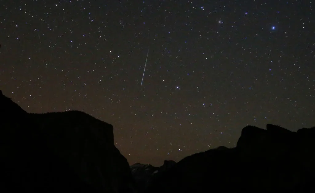 Bagaimana dan Kapan Cara Terbaik Melihat Hujan Meteor Geminid