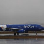 Pesawat JetBlue dekat Venezuela menghindari 'tabrakan di udara' dengan pesawat Angkatan Udara AS