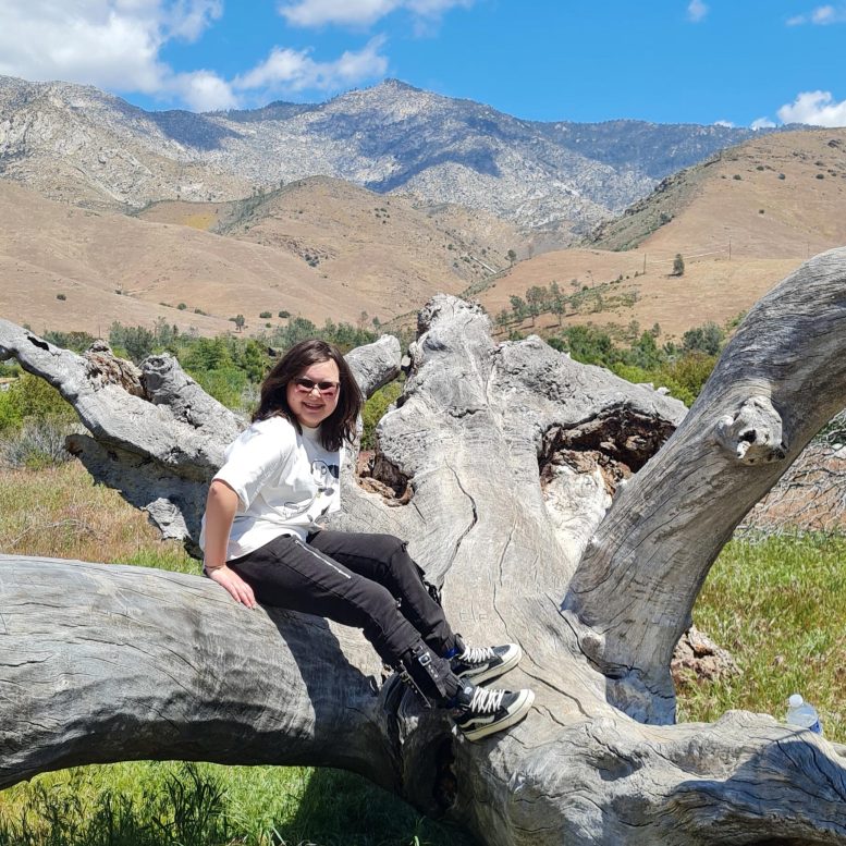 Alyssa Menikmati Hidup