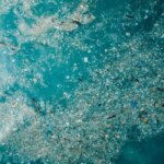 Lautan Berjuang Menyerap Karbon Saat Mikroplastik Membanjiri Perairan