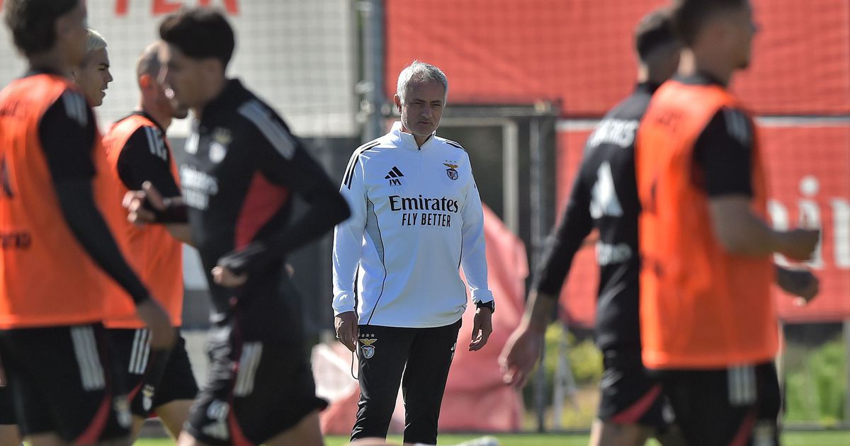 Mourinho menyebut kelas berat: kemungkinan besar Benfica adalah sebelas pemain di Piala Liga