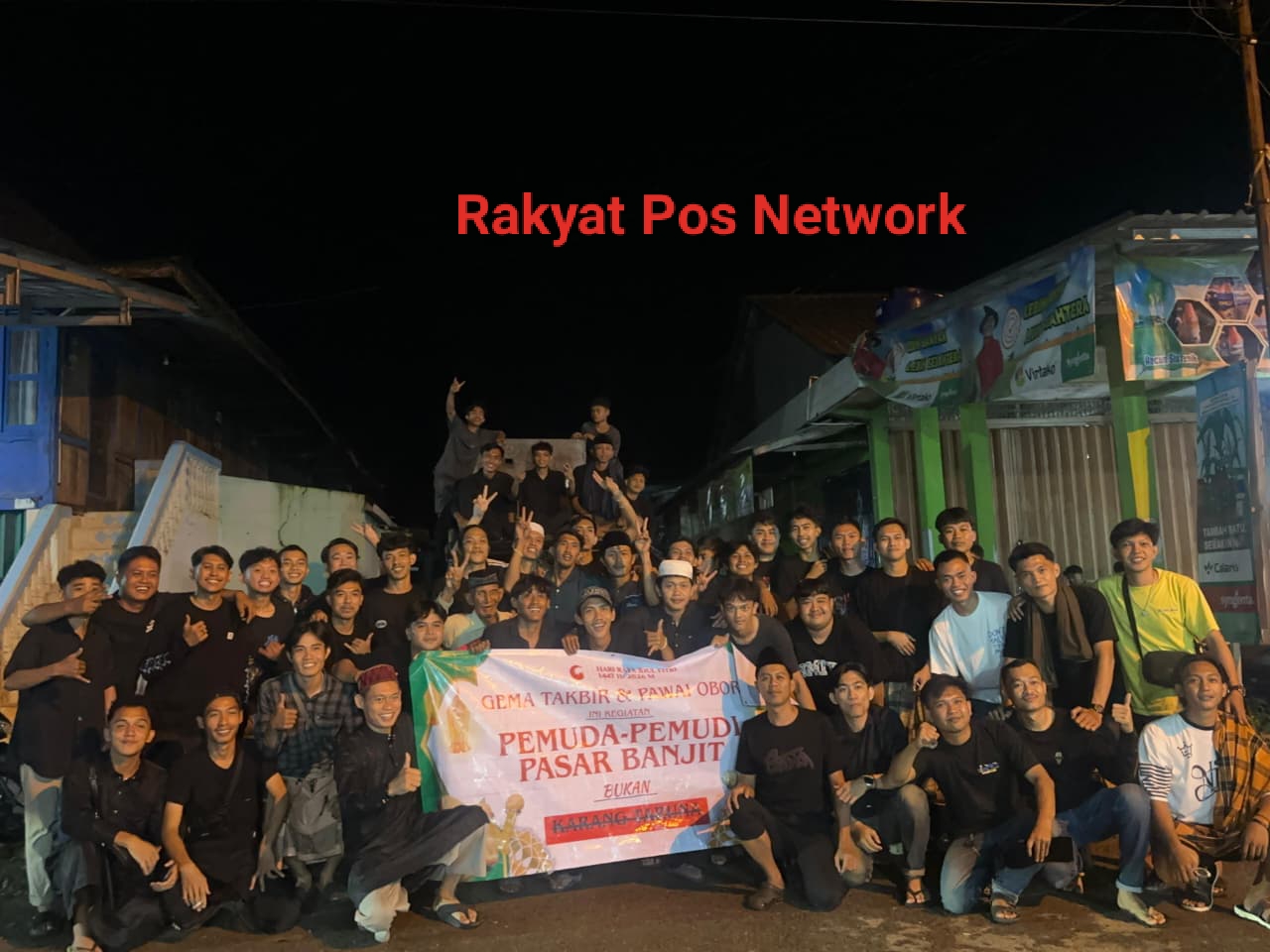 Gema Takbir Berkumandang Di Iringi Dengan Ratusan Obor Terangi Langit Banjit, Rayakan Kemenangan Idul Fitri 1447 H